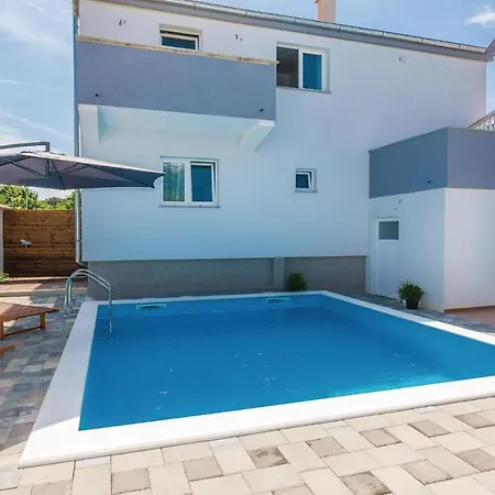 Vakantiehuis Nice In Sveti Petar With House Sea View